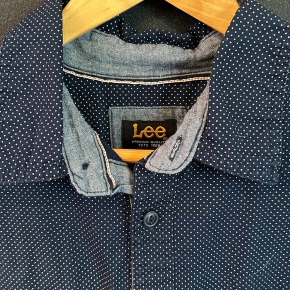Lee short sleeve shirt navy with small white dots. Classic clean lines. Vintage - Picture 2 of 4